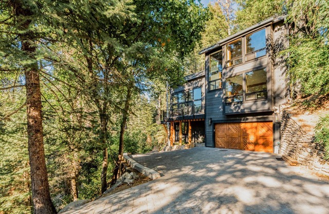 Mountain Modern on Balsam - Modern, Clean, Comfortable, Hot Tub, Private, Wooded