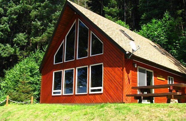 Mountain Pacific Chalet, Where the forest meets the sea!