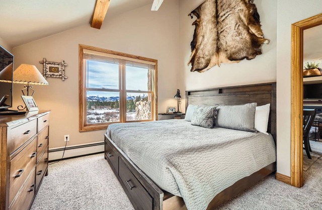 Mountain Paradise Awaits: Breathtaking 2-Bedroom Condo in Hidden River Lodge!