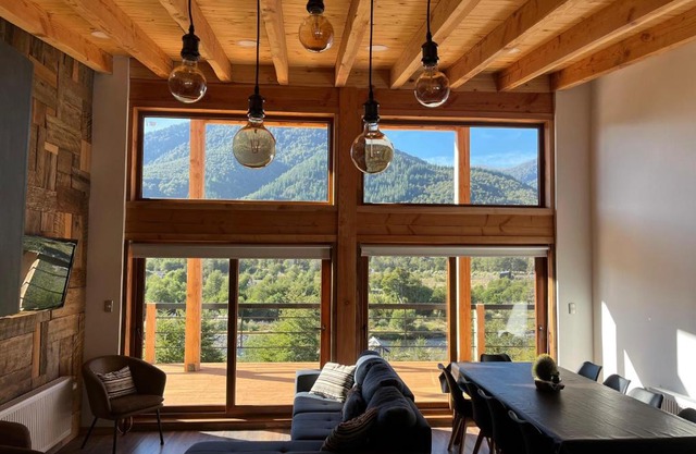 Mountain Refuge with hot tub inclusive