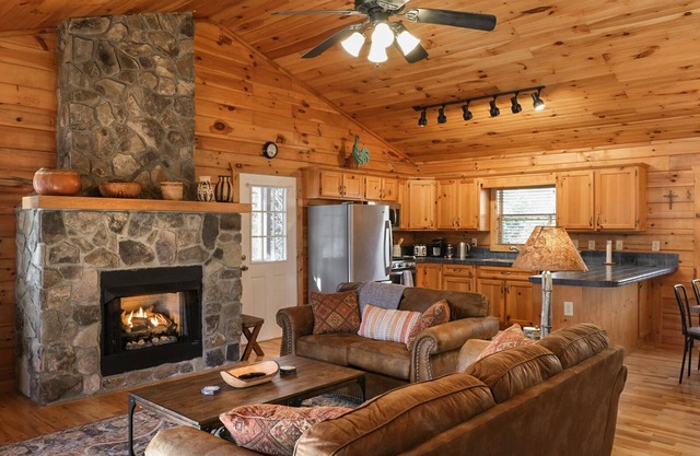 Mountain Retreat Log Cabin in Waynesville near Asheville