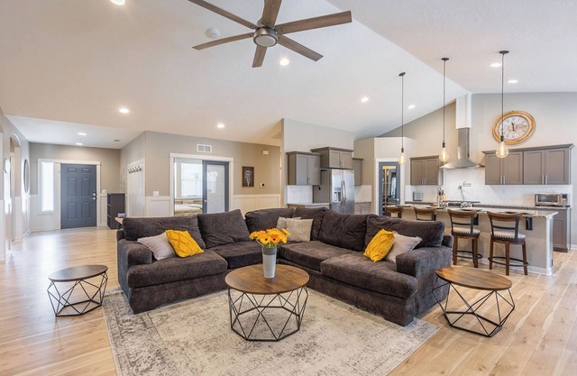 Mountain Retreat Near Boise - Luxury Family Escape