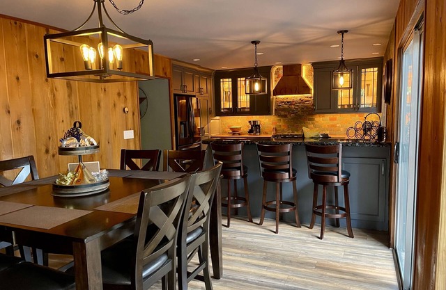 Mountain Retreat. Perfect for large groups. Early check-in/late checkout.