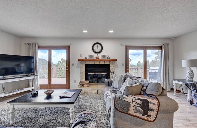 Mountain Retreat with stunning views on 2.5 Acres