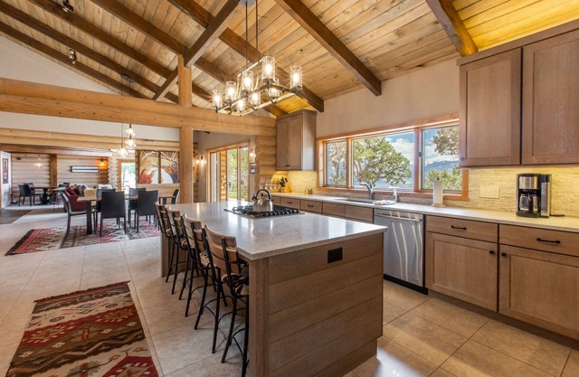 Mountain Retreat with Spectacular Views - Access to Trails STR2024-063
