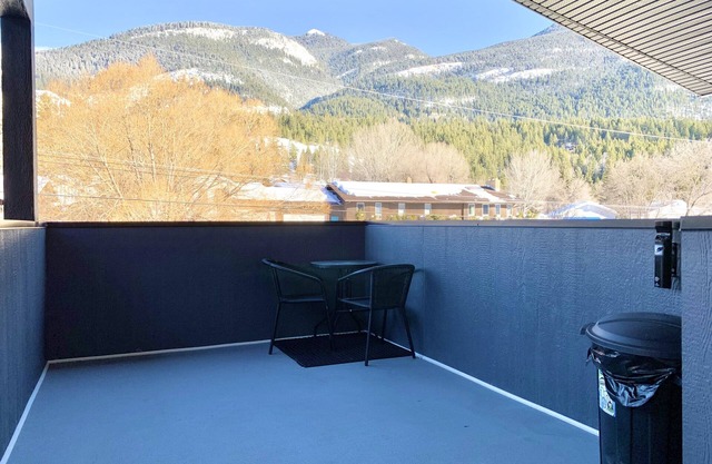 Mountain/Riverside Suite With Surreal Views