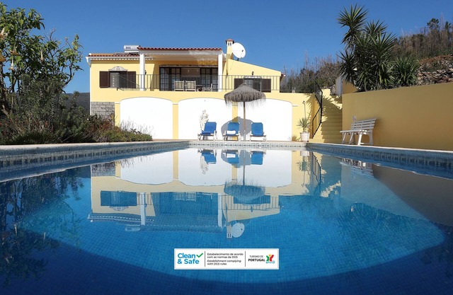 Mountain-side Villa with view to the coast, ideal to relax, complete with Pool.