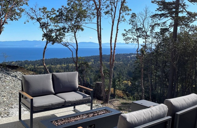Mountain Suite ⭐️ Ocean View Fire Pit ⭐️ Family-Friendly ⭐️ Near Nanaimo Ferry ⭐️ WD