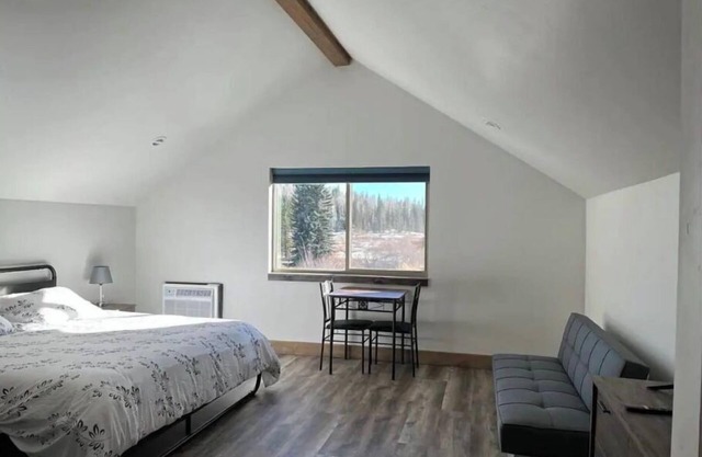 Mountain Time! Private Suite 1/4 mi to Purgatory. Perfect base camp.