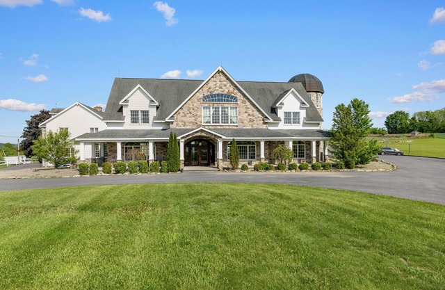 Mountain Valley Mansion/200-Acre Farm/Sleeps 16/Partial Property Rental