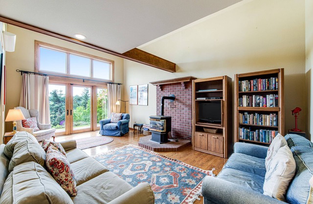 Mountain & Valley View Home with Private Hot Tub, Large Deck, 2 Gas Fireplaces