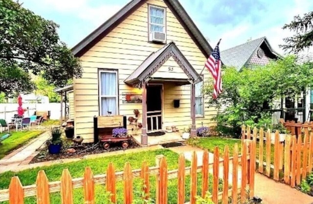 Mountain Victorian+Heart of Downtown+Kitchen+Yard!