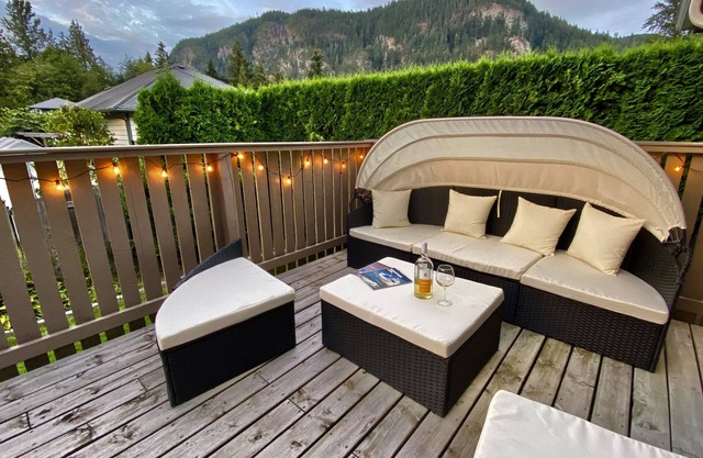 Mountain View 4 BDR Home in Squamish