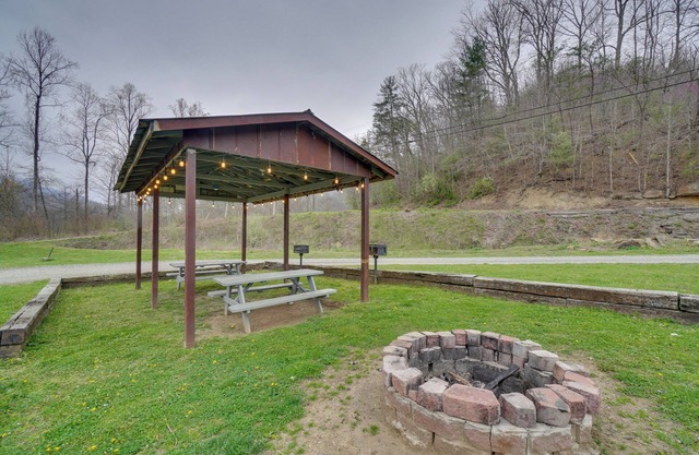Mountain-View Briceville Studio: Pets Welcome!