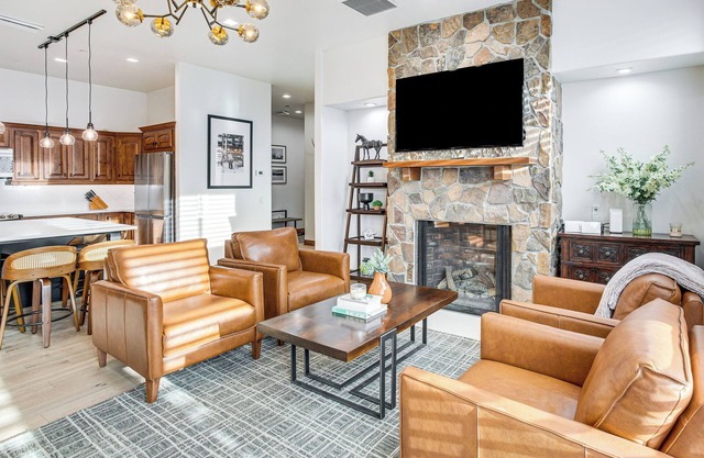 Mountain-View Condo in the Heart of Edwards!