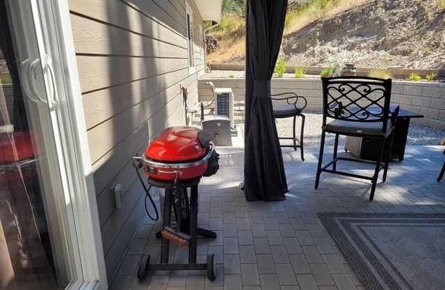 Mountain view cottage 5 minutes to wineries golf and beaches