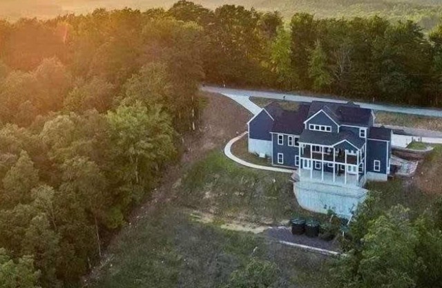 Mountain View Escape with Foothills Views