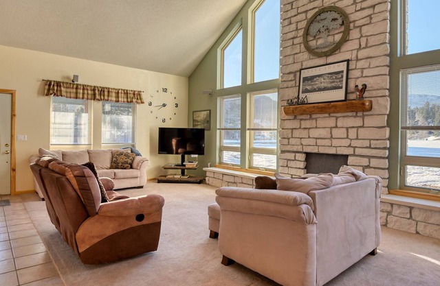 Mountain View Home in a Quiet Area w/ WiFi & Washer/Dryer - 3 Dogs Welcome