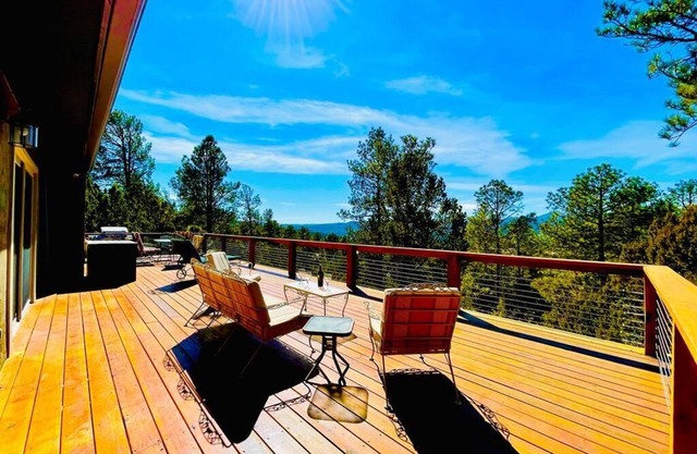 Mountain View, Hot Tub, Pool Table, 15 Guests, 5 Bedrooms, 5 Bathrooms, dtown 7m