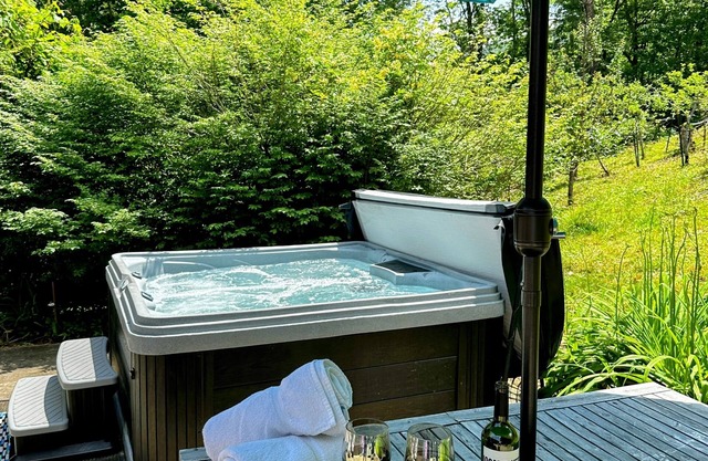 Mountain View & Hot Tub w/5 bedrooms