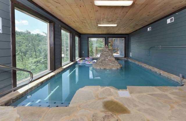 Mountain View, Private Pool, Theater Room, Hot Tub, & more! - Big Forest Lodge