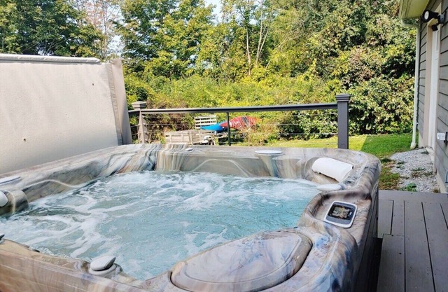 Mountain View Retreat w/Hot Tub by Evergreen Home