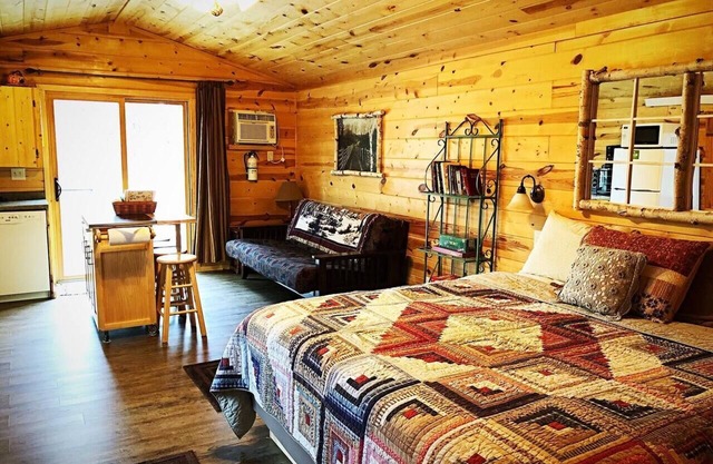 Mountain View Suite near Mount Rushmore in the Black Hills