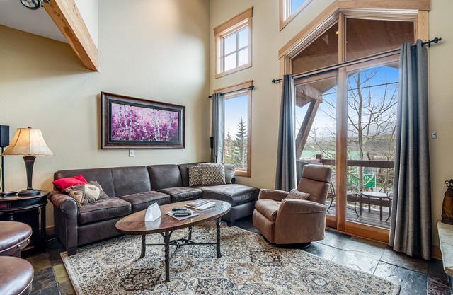 Mountain View Townhome w/Private Deck, Gas Grill, WiFi, & Gas Fireplace