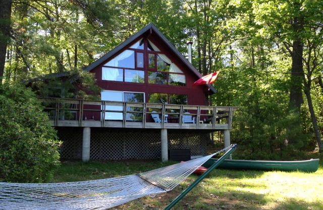 Mountain-View Waterfront Escape – Enjoy all that is Great about Fall in Maine!