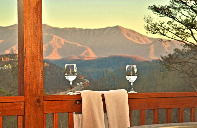 Mountain Views! Minutes to Downtown, LED Hot Tub, Custom Grill Area, WiFi