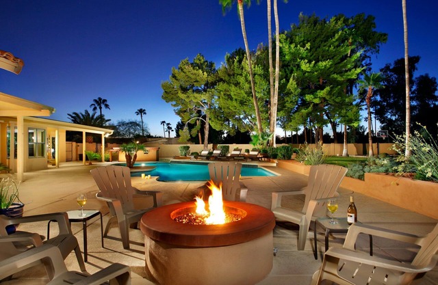 Mountain Views w/Htd Pool/Spa & Amenities Galore!