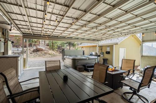 Mountain Villa Scenic Views Hot Tub & Fire Pit