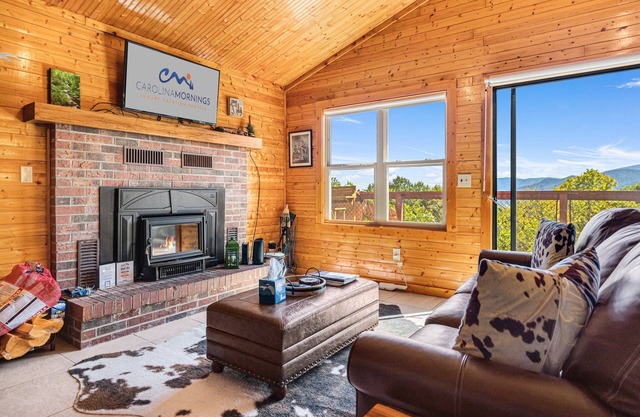 Mountain Vista | Hot Tub, Views & 2 Decks🌄 Near Waynesville + Biltmore Pass