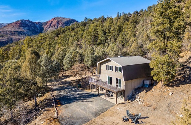 Mountainside Cabin with Breathtaking Views, 2 Kitchen, 4BR/4BA. Optional Hot tub