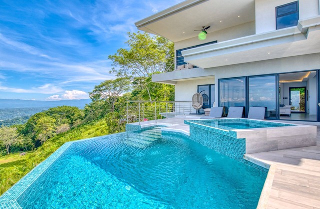 Mountainside Retreat Exquisite OceanViews Sleeps6