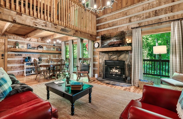 Mountainside Rustic Log Cabin King & Queen beds Coffee Bar HotTub Pool table