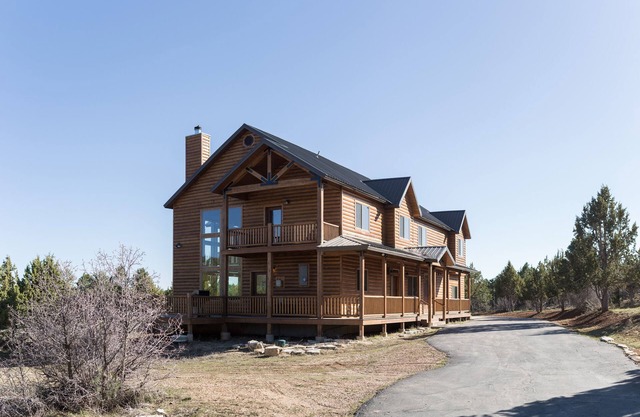 MountainStarCabin - Lrg Cabin boarders Zion NP - Happy Place for Gathering
