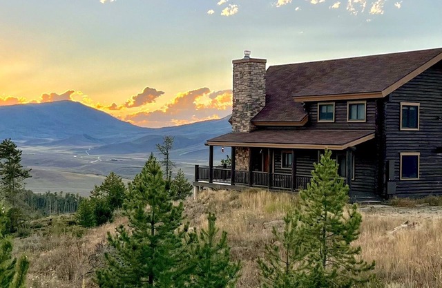 Mountaintop Cabin-secluded but close to everything!