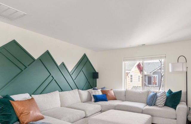 Movie Theater, Office, Pets! - Stunning Bend Home