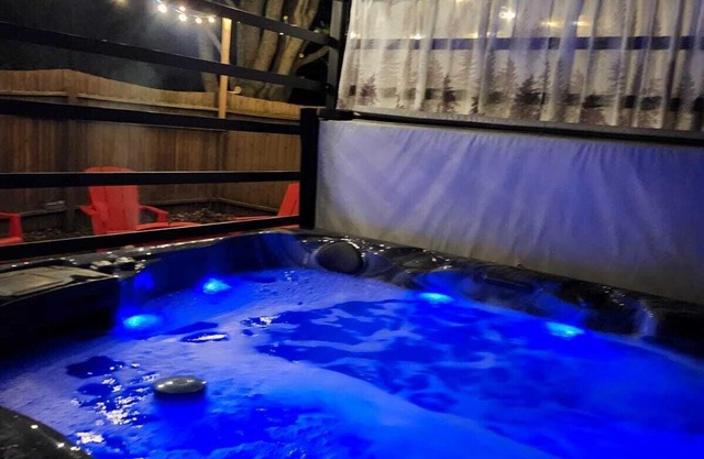 Movie Themed House with mini-Arcade & Hot Tub