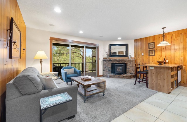 Mt Bachelor Village Resort w pool and hot tub, remodeled