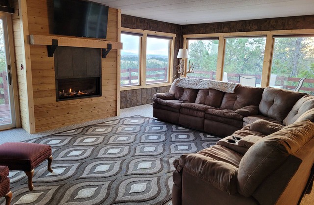 MT Breaks Bunkhouse, secluded 4-bed house, minutes from Missouri River, NE Roy