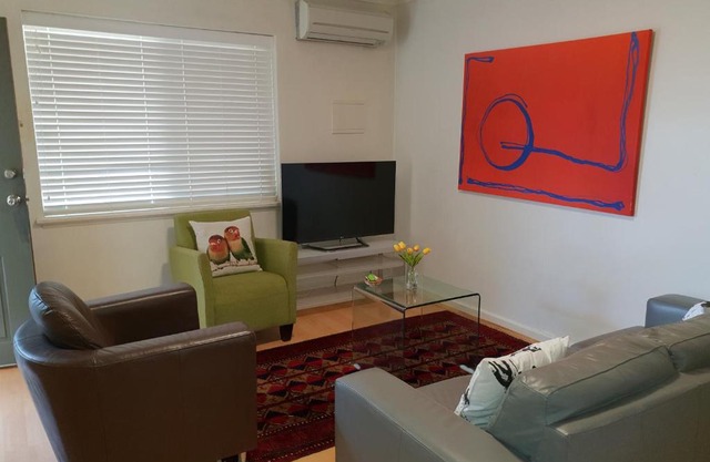Mt.Lawley Superb 2 BR location Comfort, style 3