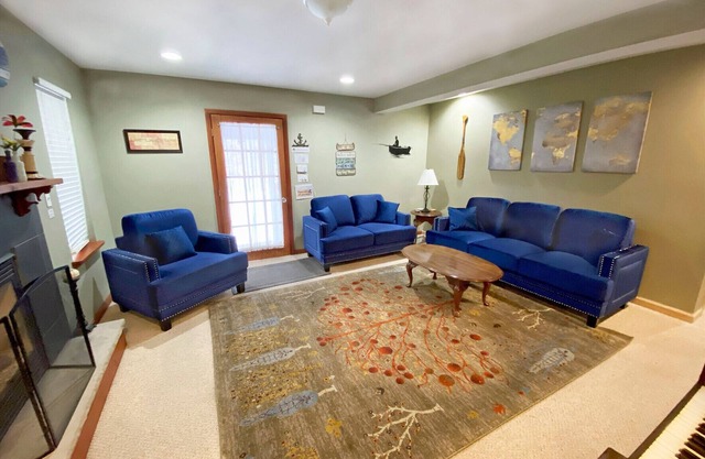 ⛱⛷⛰Mt. Maplewood Chalet❤️ 2BR ★HotTub★Poconos★Fireplace★Pets+★