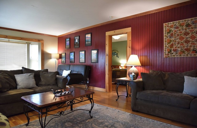 Mt. Shasta Vacation Home in McCloud Sleeps 10+, 415-577-5198