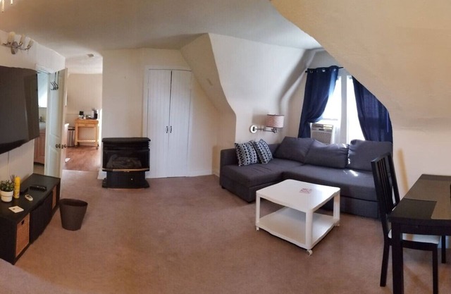 Mt. Washington/Grandview - 1 Bedroom Penthouse Apt