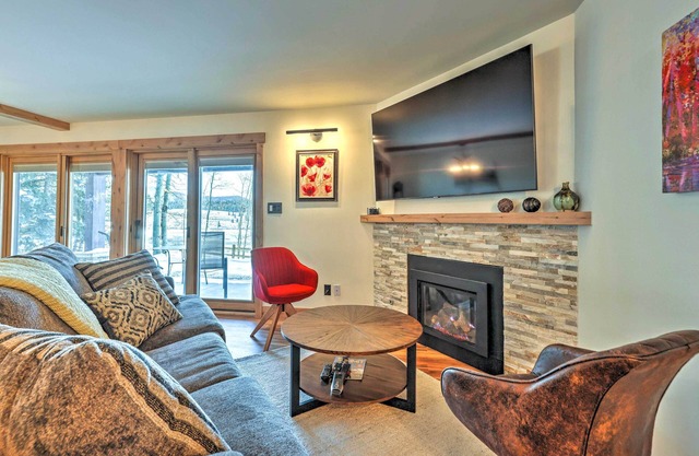 Mtn/Lake Views & 3 Mi to Skiing: Dillon Condo