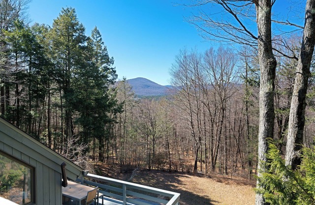 Mtn. RETREAT Watch Leaves Change From Hot Tub on the Deck. Min to Town, Pvt