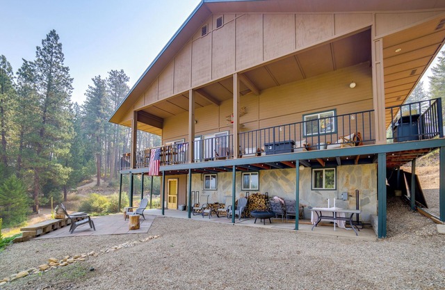 Mtn-View Oasis w/Pool Access in Garden Valley
