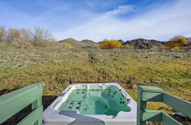 Mtn-View Weldon Home: Walk to Pacific Crest Trail